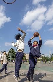 不得不说国外的球场气氛玩的是真嗨😄😄